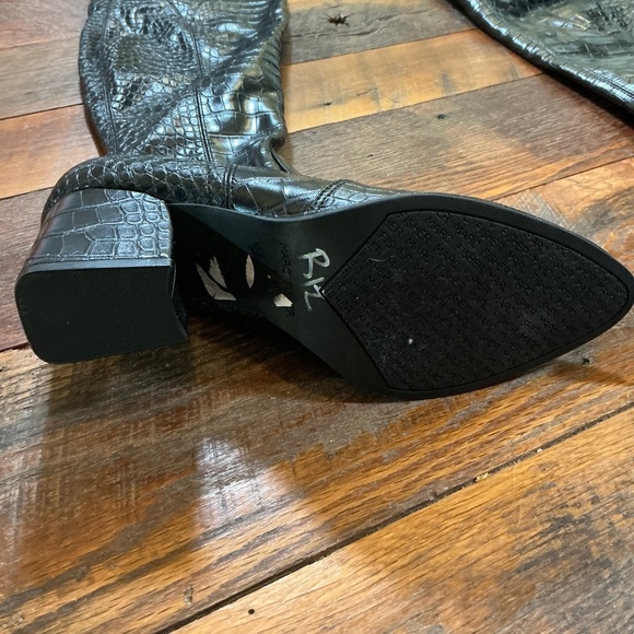 Marc Fisher Black Croc Embossed Knee High Block Heel Boots Women’s Size 7.5 - Picture 3 of 9